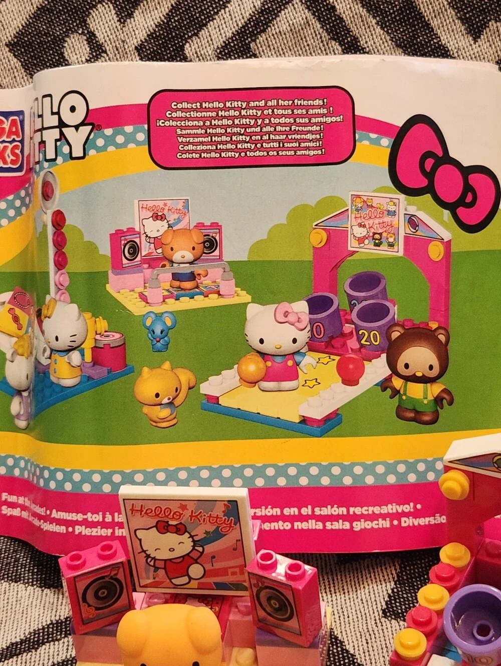 Hello Kitty Mega Bloks Fun At The Arcades 7 Minifig Playset 10974 -  Complete